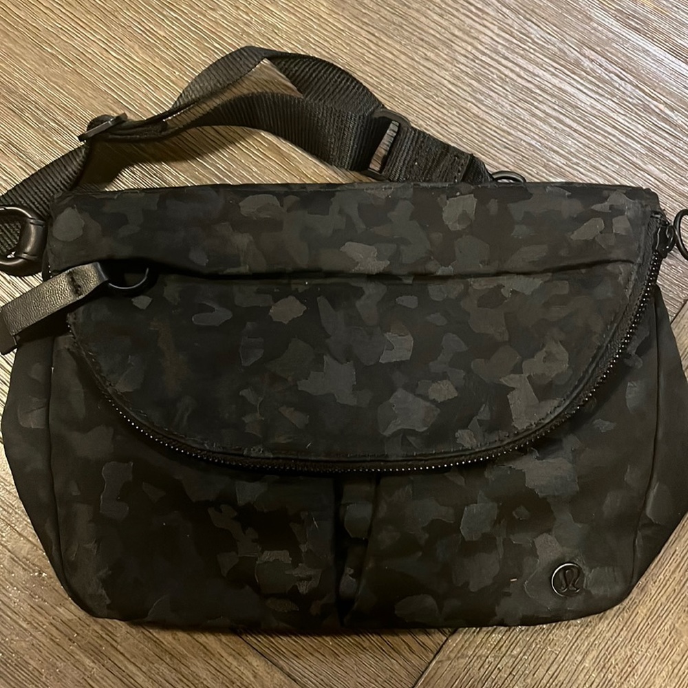 Lululemon All Night Festival Bag